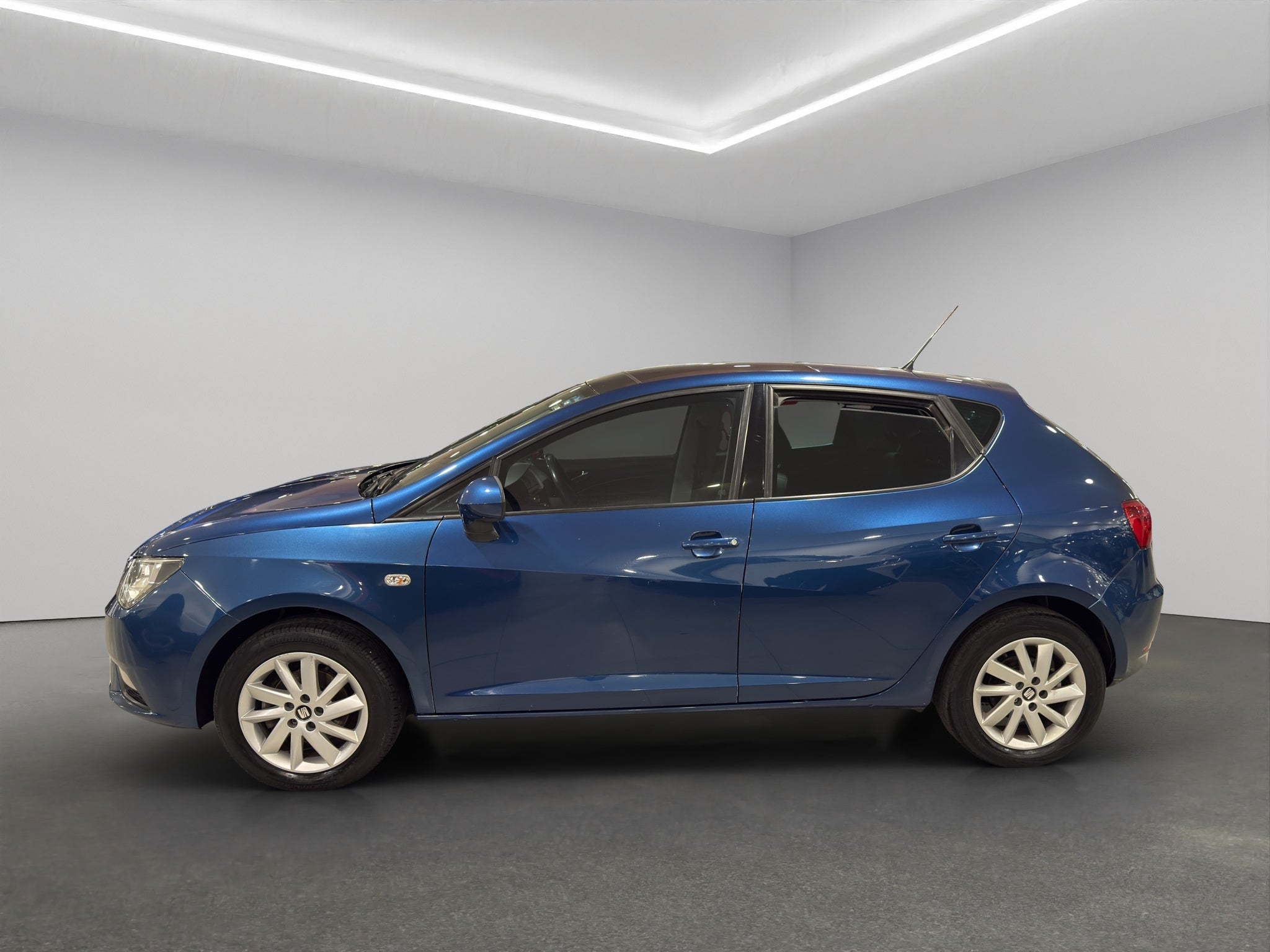 2015 Seat Ibiza 5 pts. Style, 105 HP, 1.6l, DSG, a/ac., QC, CD, RA-15