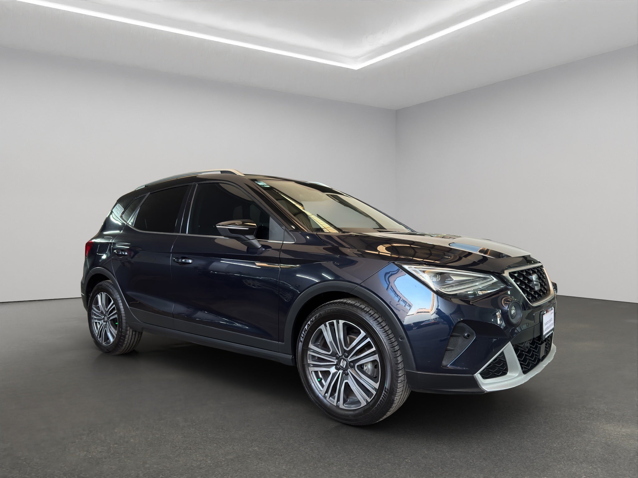 2023 Seat Arona VUD 5 pts. Xperience, 1.6l, climatronic, f. led, cámara reversa, RA-17