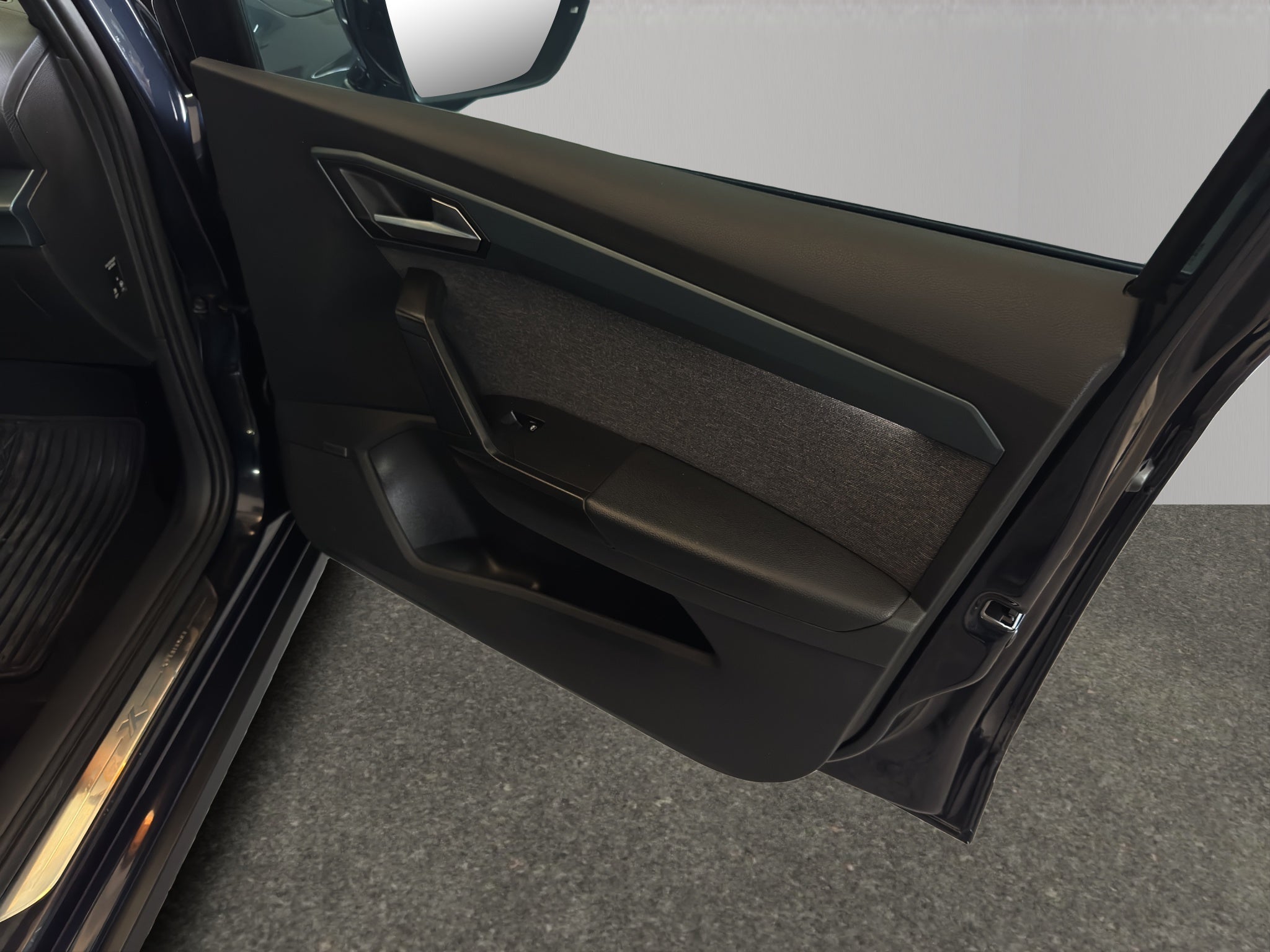 2023 Seat Arona VUD 5 pts. Xperience, 1.6l, climatronic, f. led, cámara reversa, RA-17