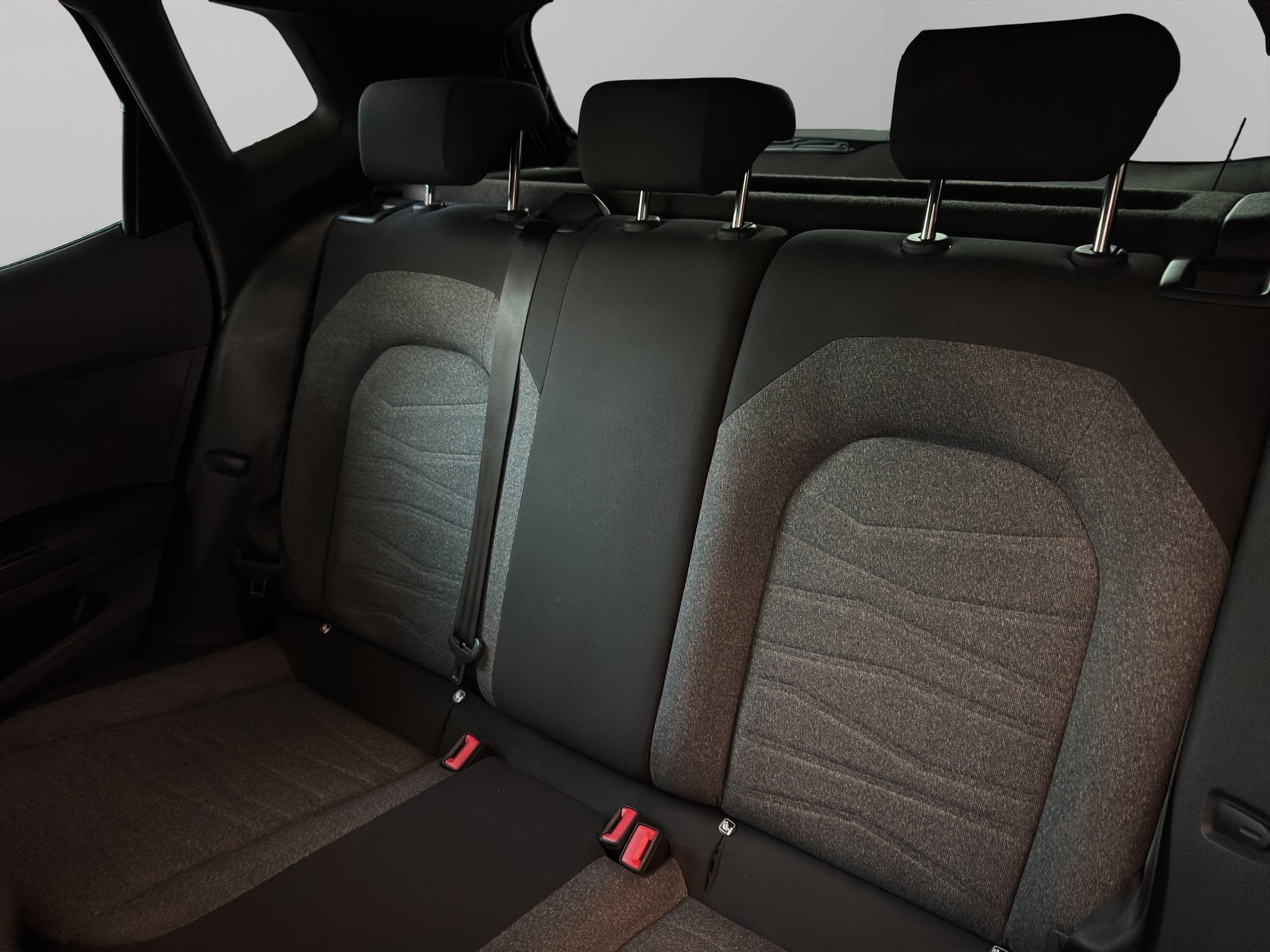 2023 Seat Arona VUD 5 pts. Xperience, 1.6l, climatronic, f. led, cámara reversa, RA-17