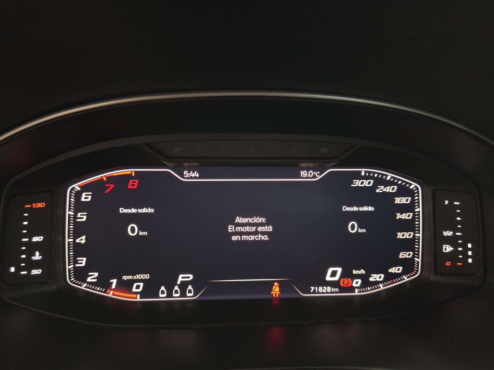 2023 Seat Arona VUD 5 pts. Xperience, 1.6l, climatronic, f. led, cámara reversa, RA-17